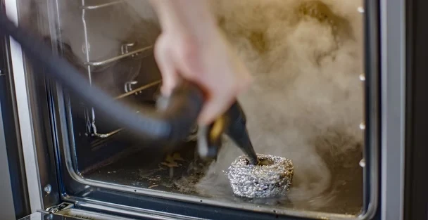 Backofen mit Trockendampf reinigen