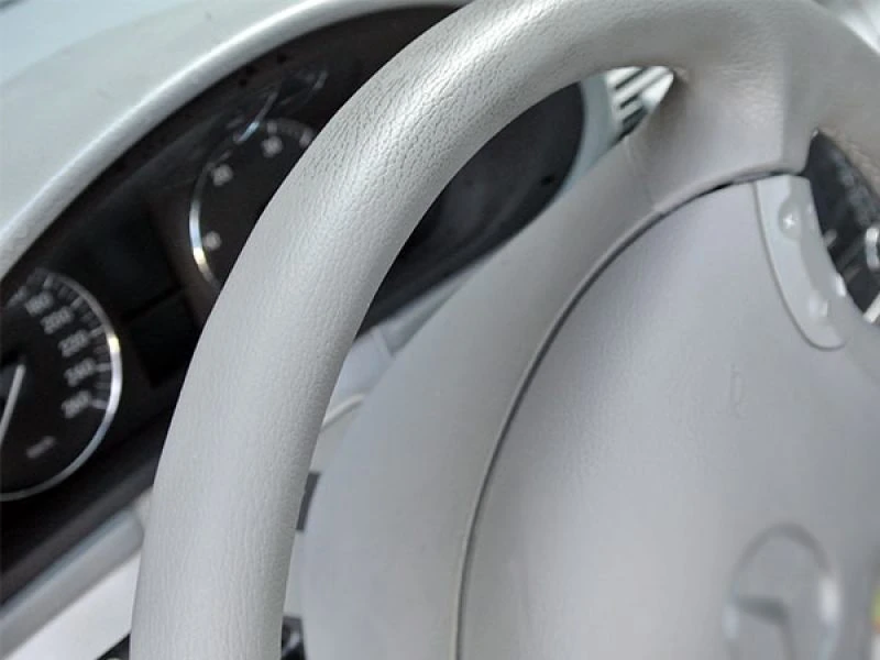 Lenkrad und Cockpit reinigen