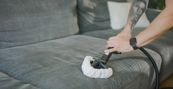 Polster und Sofa reinigen